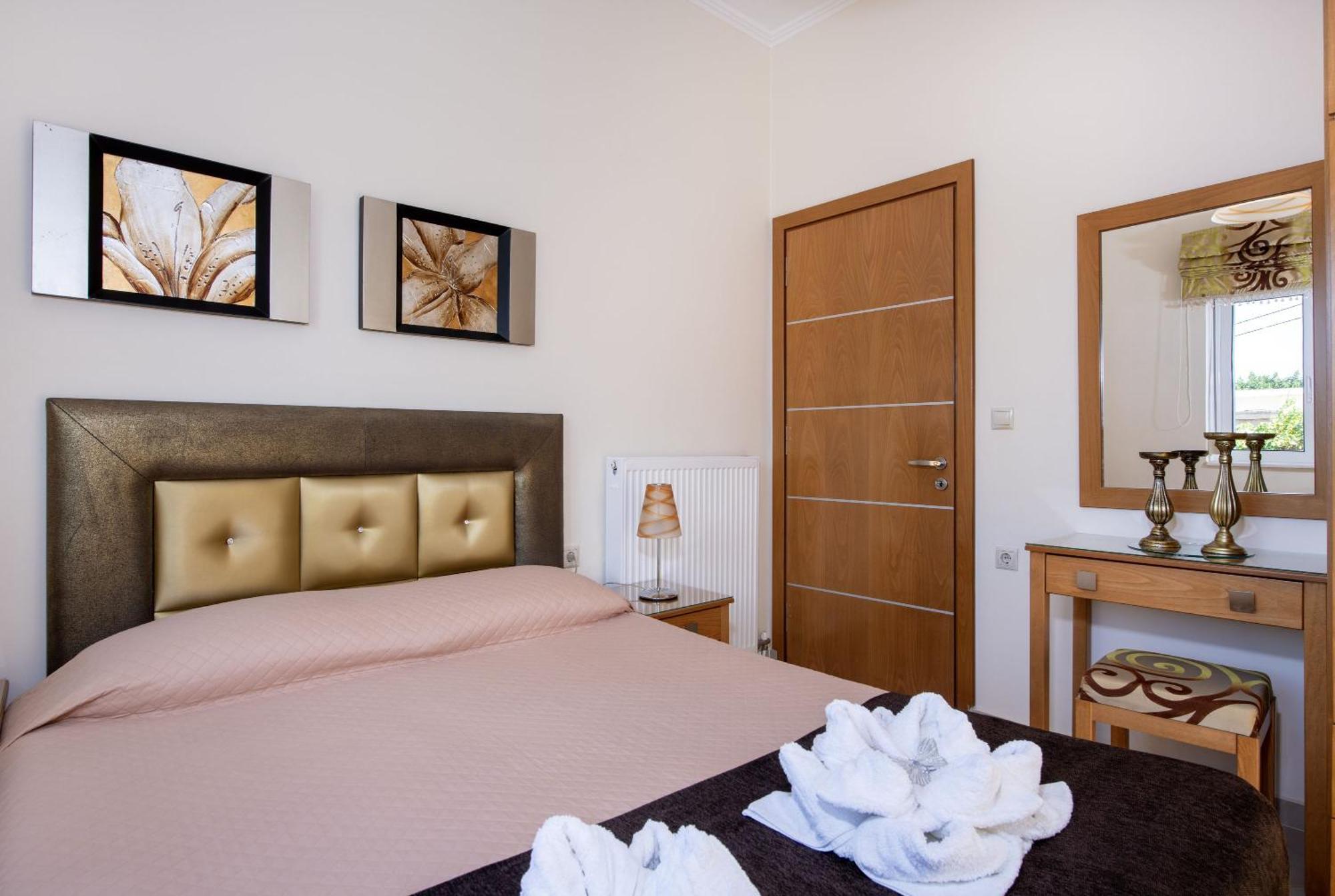 Socrate'S Apartment'S With Share Pool Kamisianá 外观 照片
